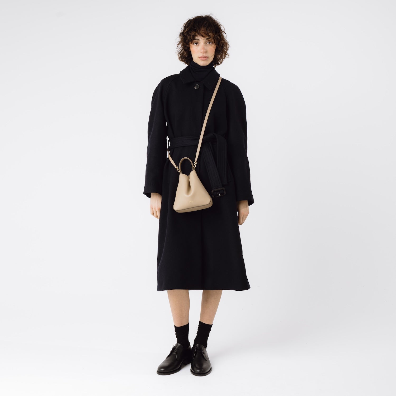 Mini Curve Crossbody-Gurt aus Leder