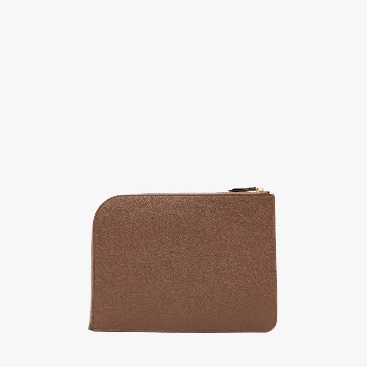 Back panel of STOW London's Midi Leather Sleeve in Mocha pebbled leather on a light grey background featuring a YKK Natulon Zip 