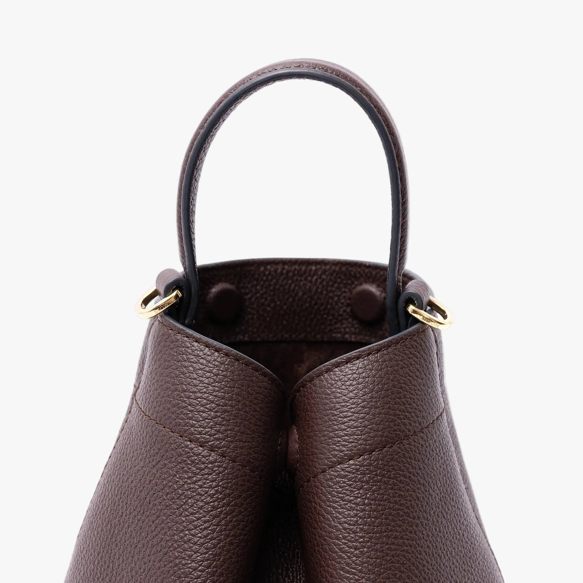 Close up of the hidden magnets, top handle and gold coated stainless steel hardware on STOW London's Mini Curve in Espresso pebbled leather on a light grey background 