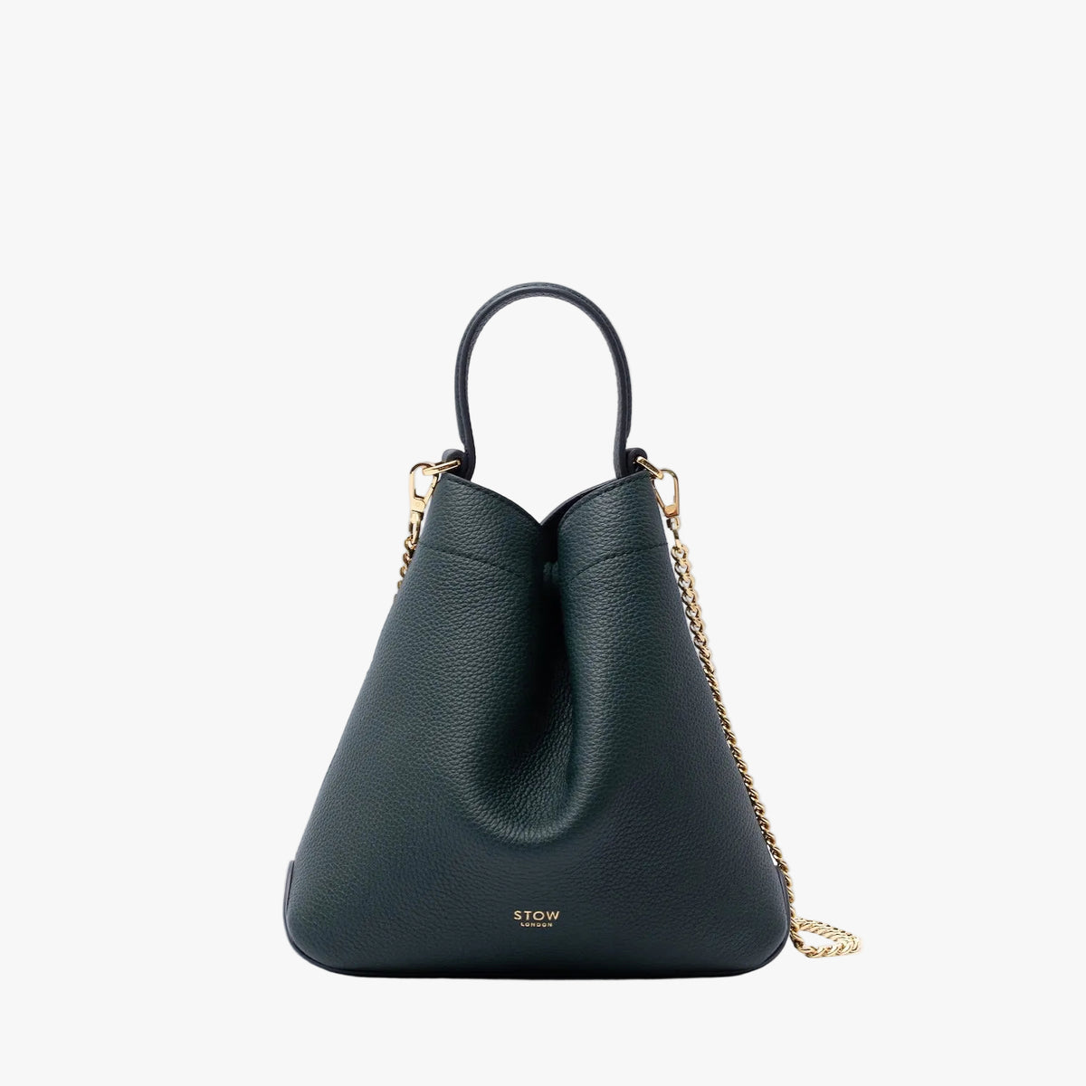 STOW London's Mini Curve in New Forest pebbled leather on a light grey background featuring the detachable gold plated chain strap