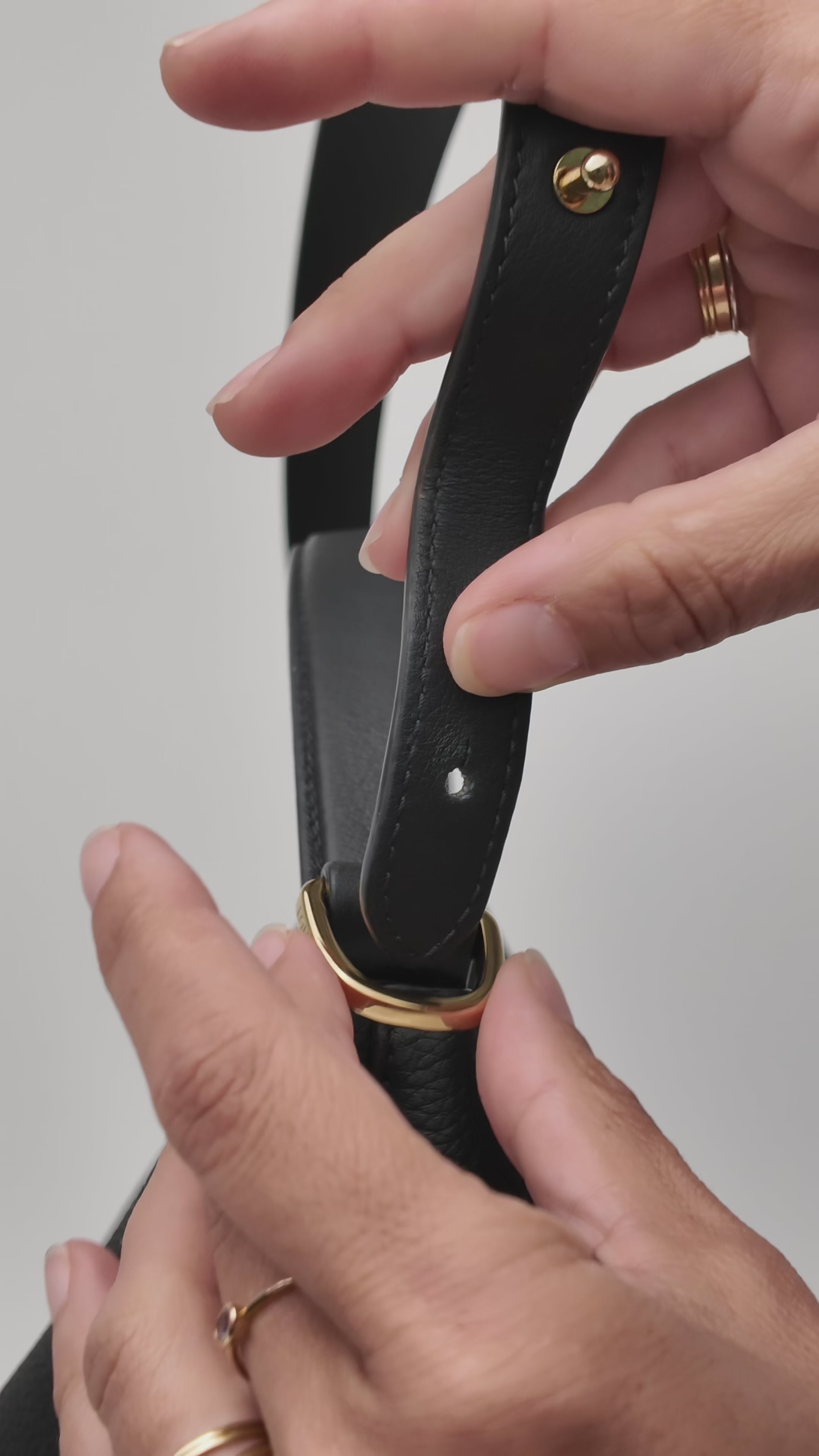 Detachable strap attachment for the Curve bag
